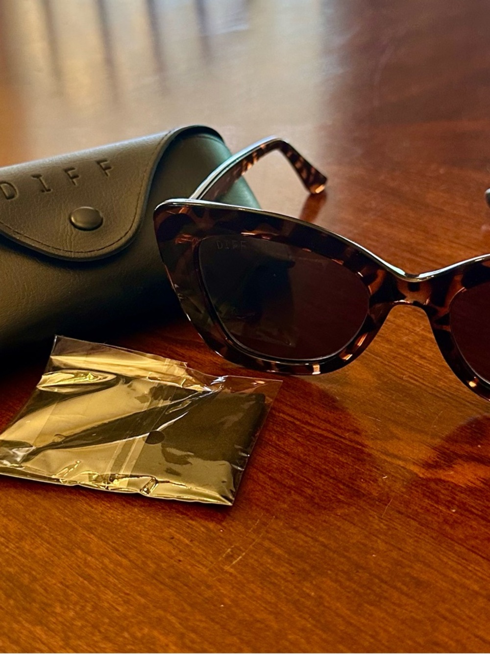 Diff Eyewear Tortoiseshell Cat Eye Sunglasses - Brown Lenses